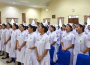 Bupati Humhas Hadiri Capping Day STIKes Kesehatan Baru Doloksanggul