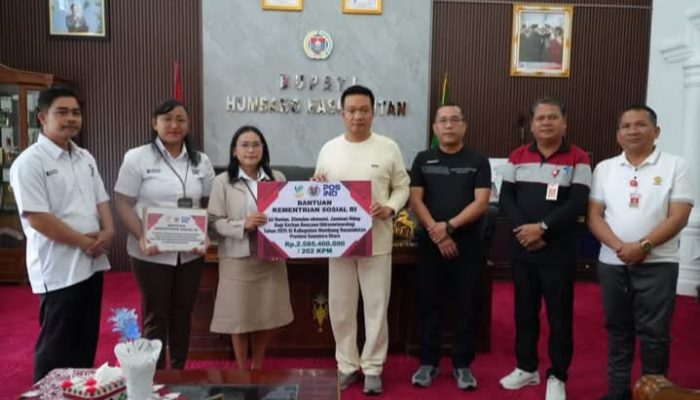 Bupati Humbahas Serahkan Bantuan Sosial 2,5 Miliar Lebih Kepada 202 KK Korban Bencana Banjir dan Longsor
