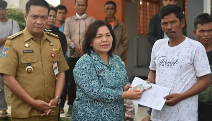 Bupati Humbahas Salurkan Bantuan Bagi Warga Terdampak Bencana Alam