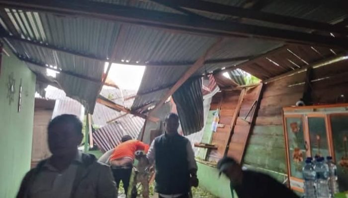 Pemkab Humbahas Salurkan Bantuan bagi Korban Bencana Angin Kencang di Doloksanggul