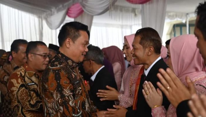 Bupati Hadiri Pesta “Manjalo Ulos Matua” Ketua MUI Humbahas