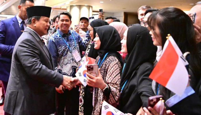 Presiden Prabowo Tiba di Seoul, Disambut Hangat dan Penuh Kebanggaan oleh Diaspora Indonesia
