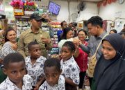 Hadirkan Semangat Belajar, Wapres Gibran Belanja Alat Tulis Bersama Anak Yatim di Timika