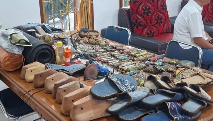 Pelatihan Anyaman Eceng Gondok Dorong Ekonomi Kreatif Humbahas Jelang Triathlon 2026
