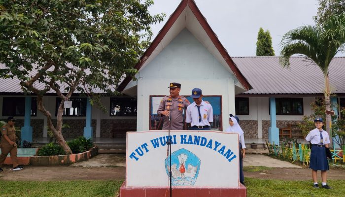 Pimpin Upacara di SMPN 1, Kapolsek Dolok Batu Nanggar Ajak Pelajar Jauhi Narkoba