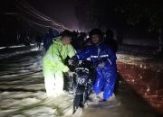 Luapan Sungai Sikam Rendam 150 Rumah, Polsek Dolok Batu Nanggar Bergerak Cepat Bantu Evakuasi Warga