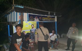 Malam Hari, Bhabinkamtibmas Polsek Bosar Maligas Sambangi Pos Kamling demi Kenyamanan Tidur Warga