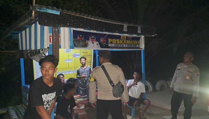 Malam Hari, Bhabinkamtibmas Polsek Bosar Maligas Sambangi Pos Kamling demi Kenyamanan Tidur Warga